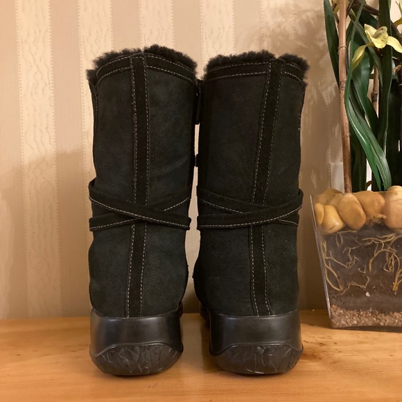 Clarks Artisan Collection Shearling Boots - Picture 7 of 10